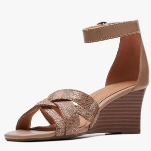 WOMENS Cielo Charm Praline
Leather Wedges, Size 8.5 Sandals